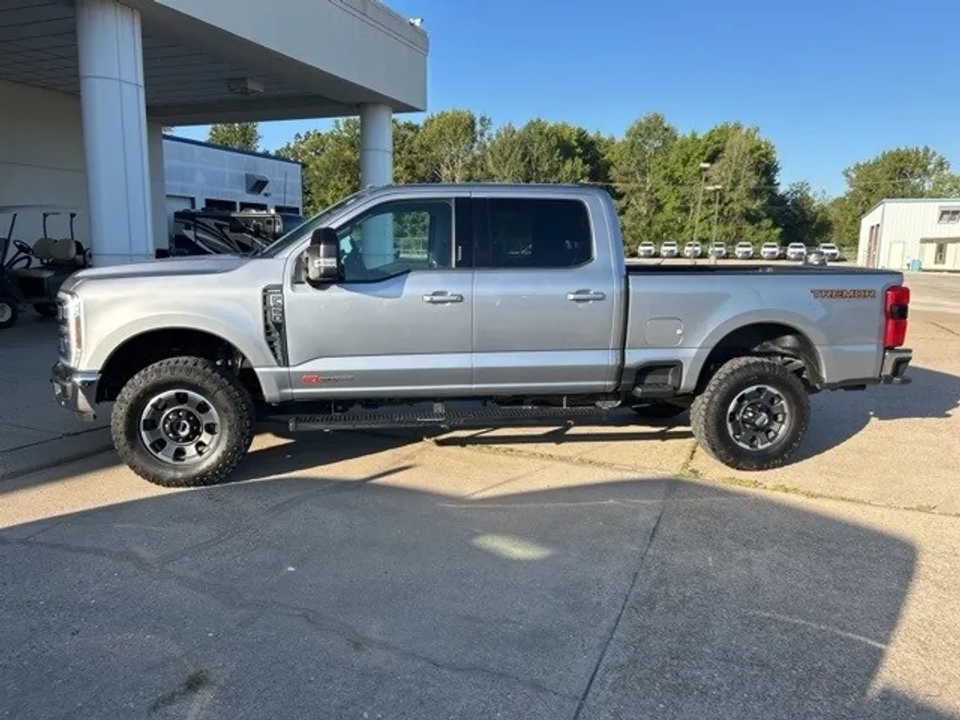2024 Ford F-250 Lariat photo 1