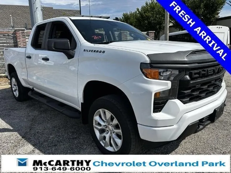 2023 Chevrolet Silverado 1500 Custom photo 1