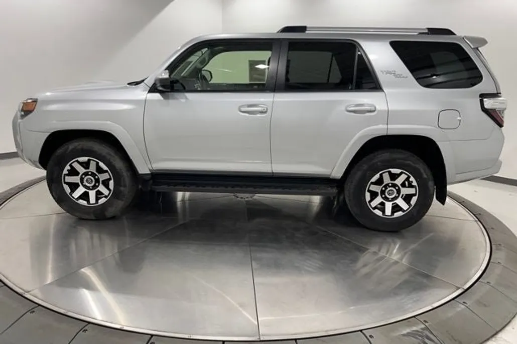 2018 Toyota 4Runner TRD Off-Road photo 1