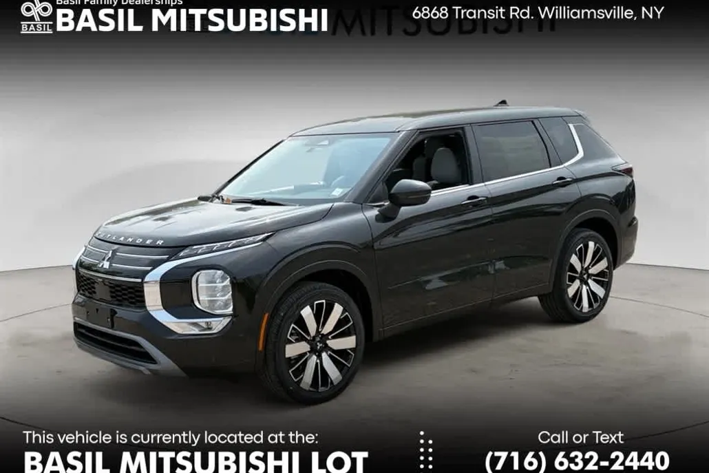 2025 Mitsubishi Outlander SE photo 1