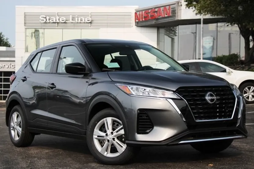 2025 Nissan Kicks Play S photo 1