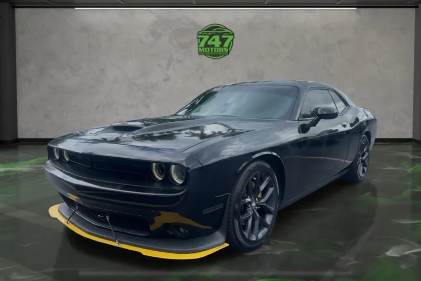 2021 Dodge Challenger R/T photo 1