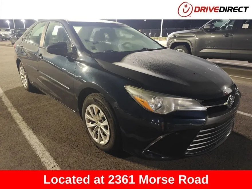 2016 Toyota Camry LE photo 1
