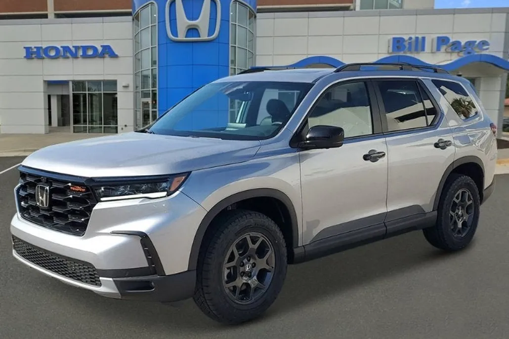 2025 Honda Pilot TrailSport photo 1