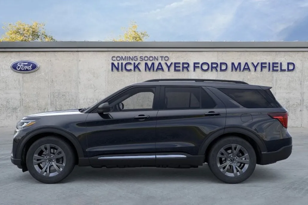 2025 Ford Explorer photo 1