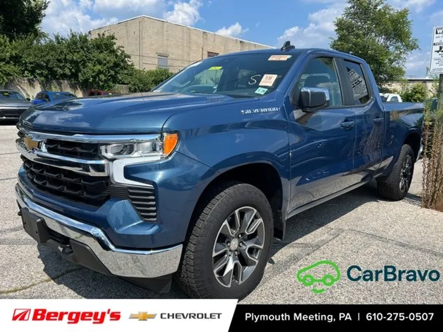 2024 Chevrolet Silverado 1500 LT photo 1