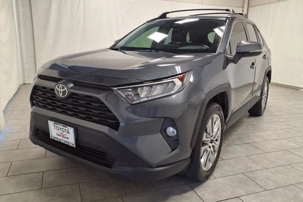 2020 Toyota RAV4 XLE Premium photo 1
