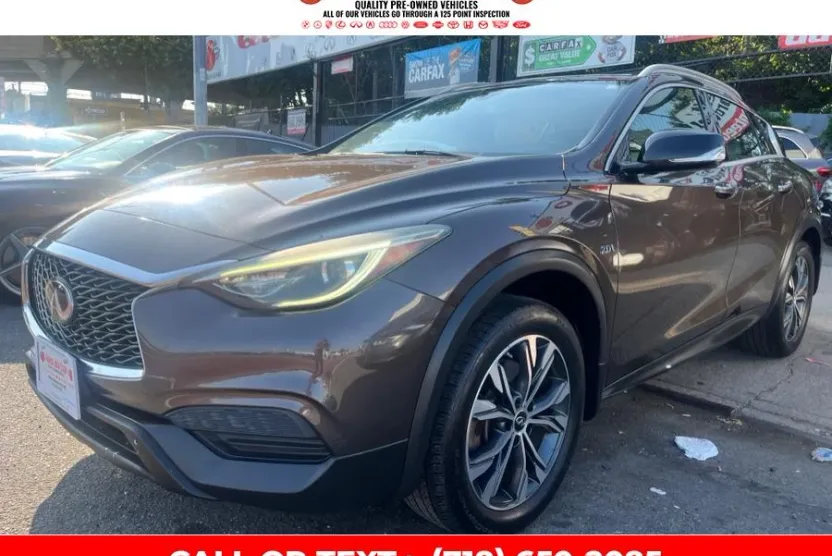 2018 Infiniti QX30 Premium photo 1