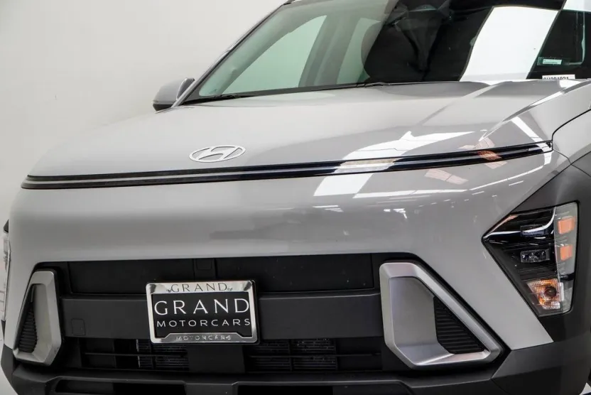 2025 Hyundai Kona SEL photo 1