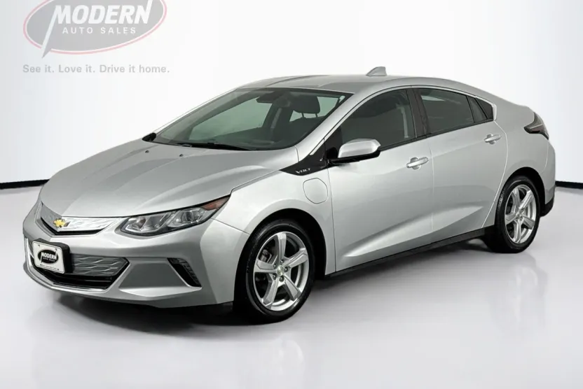 2018 Chevrolet Volt LT photo 1