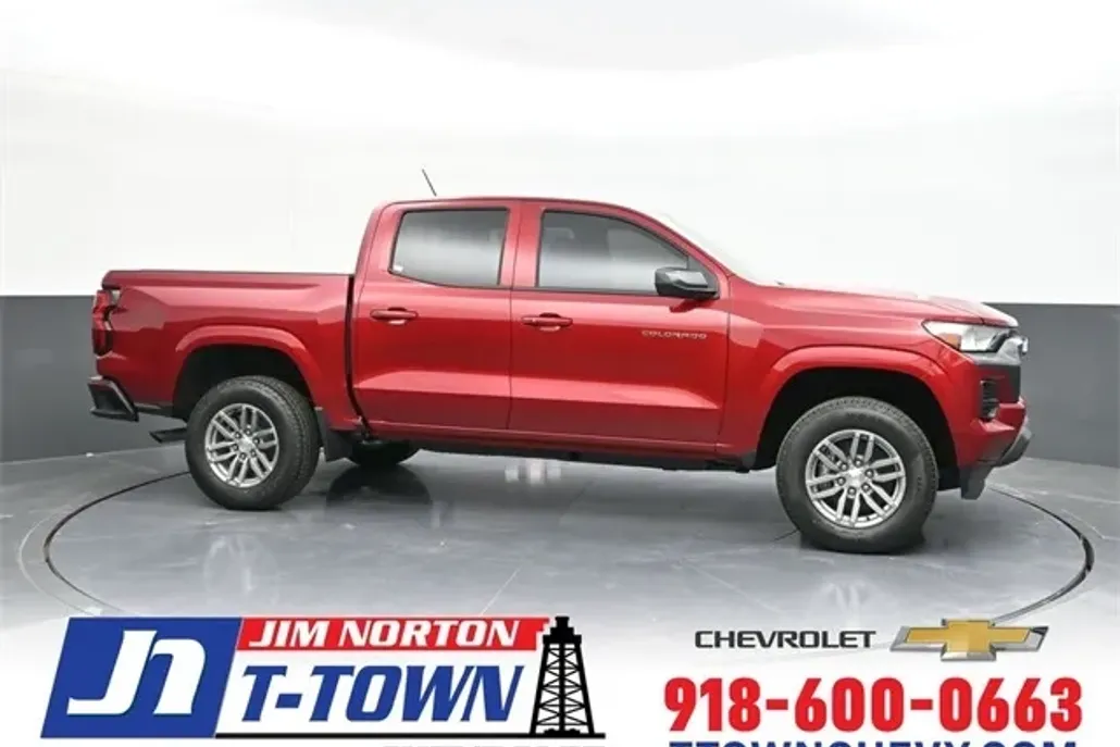 2025 Chevrolet Colorado Work Truck LT photo 1