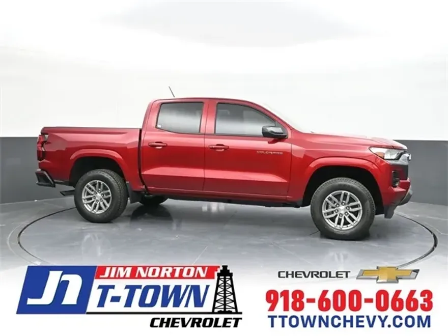 2025 Chevrolet Colorado Work Truck LT photo 1