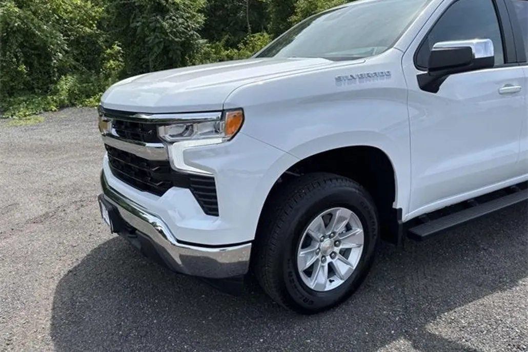 2025 Chevrolet Silverado 1500 LT photo 1