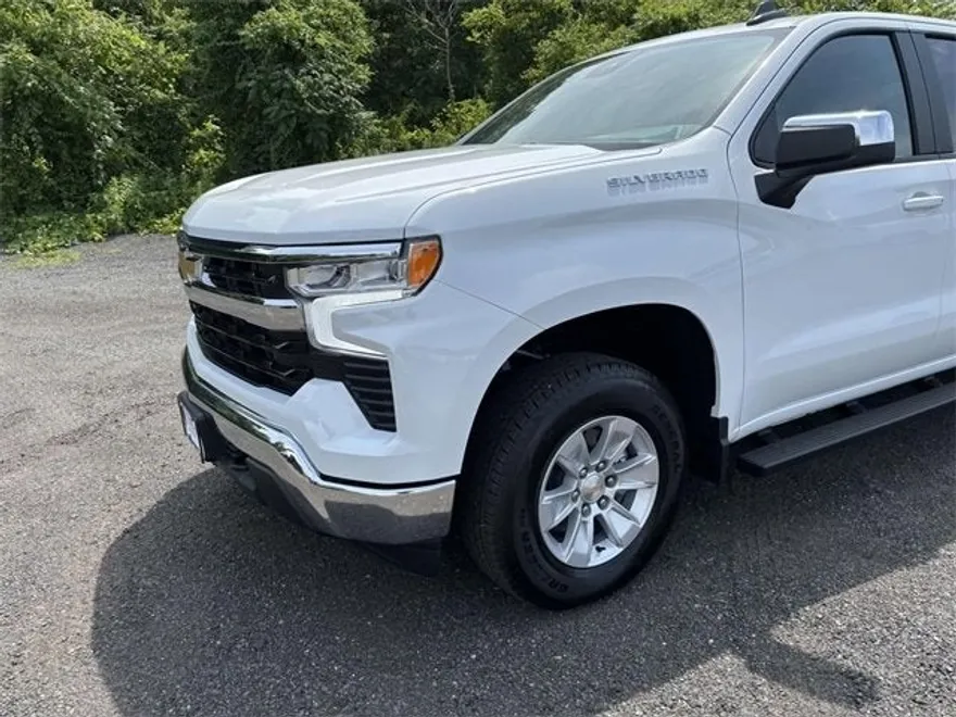 2025 Chevrolet Silverado 1500 LT photo 1