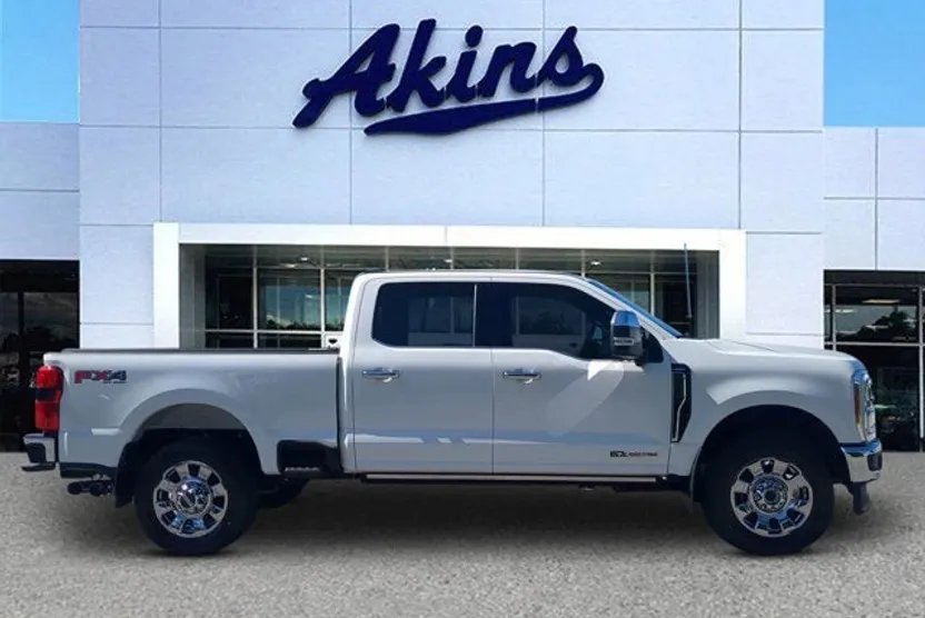 2024 Ford F-250 Lariat photo 1