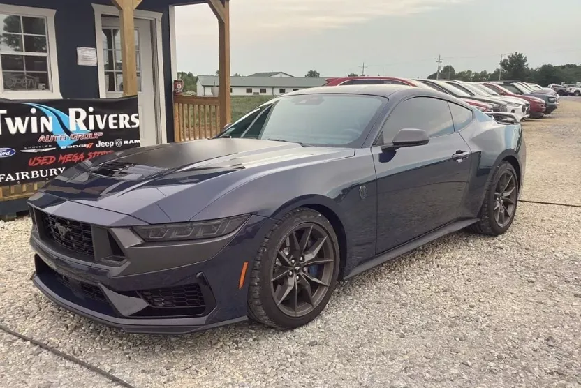 2024 Ford Mustang Dark Horse photo 1