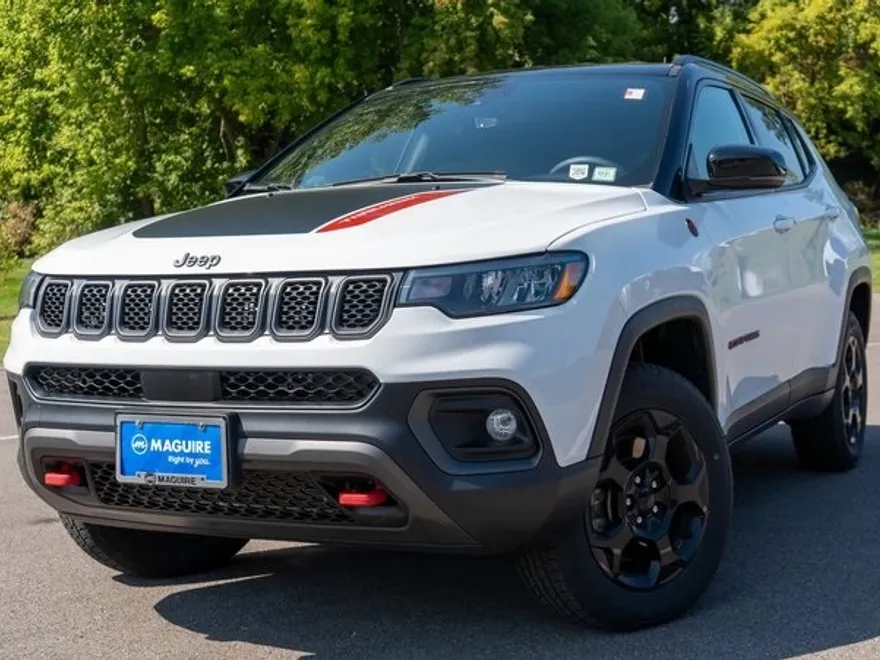 2023 Jeep Compass Trailhawk photo 1