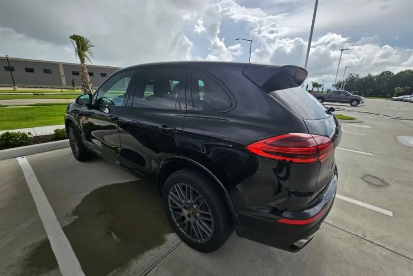 2017 Porsche Cayenne Platinum Edition photo 1