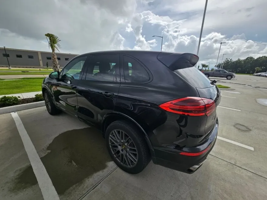 2017 Porsche Cayenne Platinum Edition photo 1