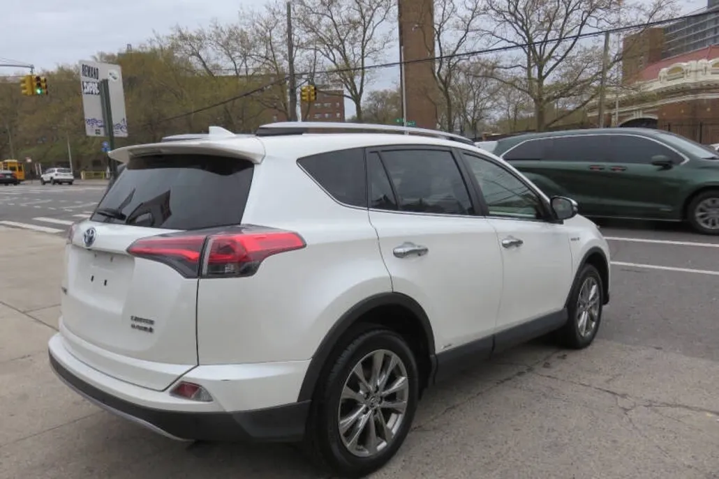 2018 Toyota RAV4 Hybrid Limited photo 1