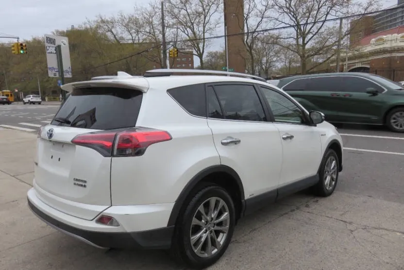 2018 Toyota RAV4 Hybrid Limited photo 1