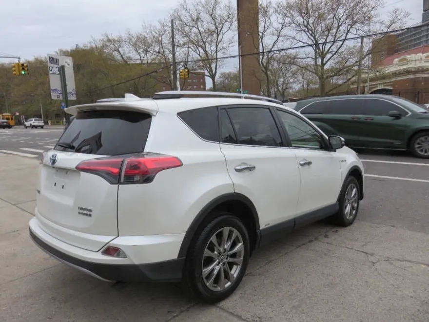 2018 Toyota RAV4 Hybrid Limited photo 1