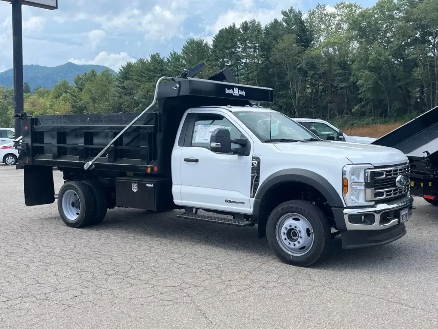 2025 Ford F-550 XL photo 1