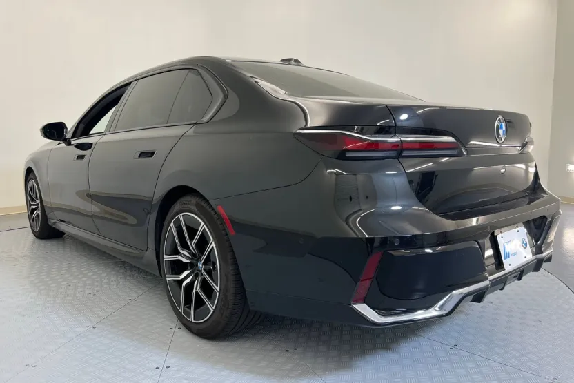 2025 Bmw 740i photo 1