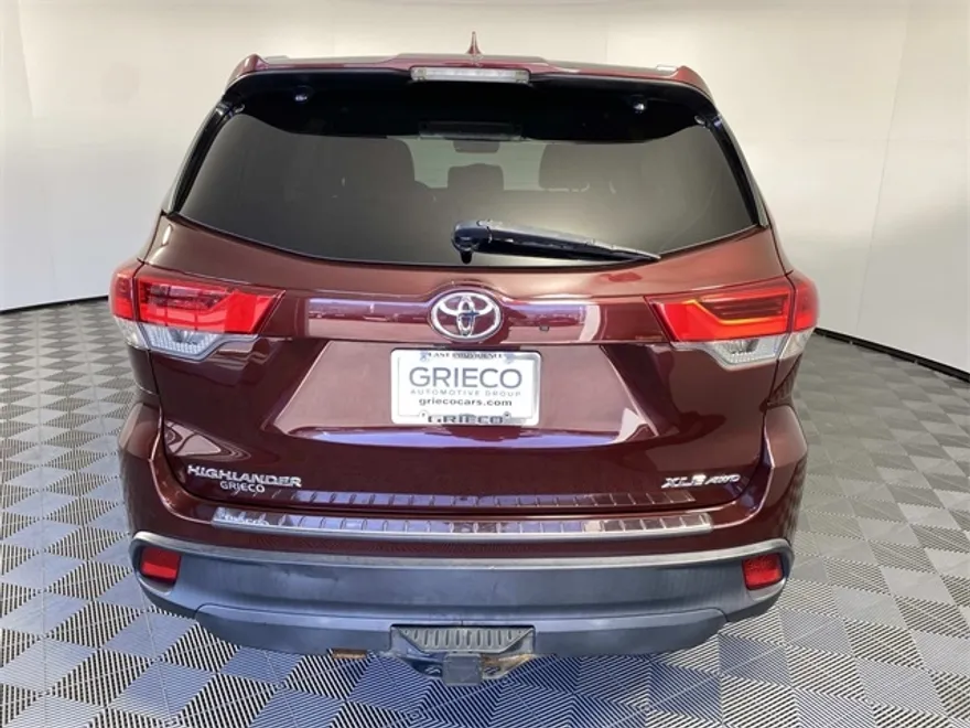 2019 Toyota Highlander SE XLE photo 1