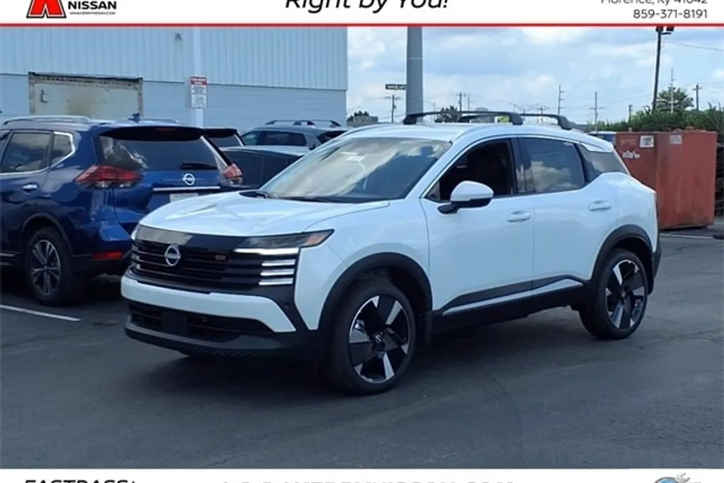 2025 Nissan Kicks SR photo 1