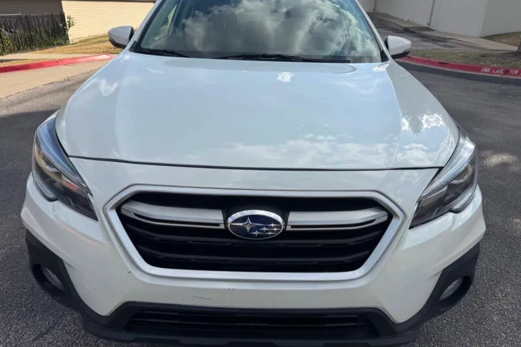 2018 Subaru Outback 3.6R Touring photo 1
