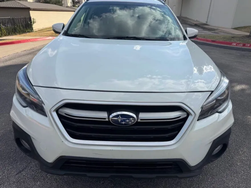 2018 Subaru Outback 3.6R Touring photo 1