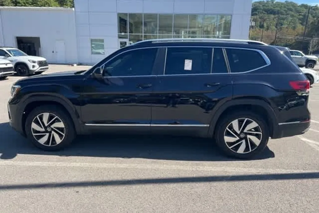 2025 Volkswagen Atlas SEL photo 1