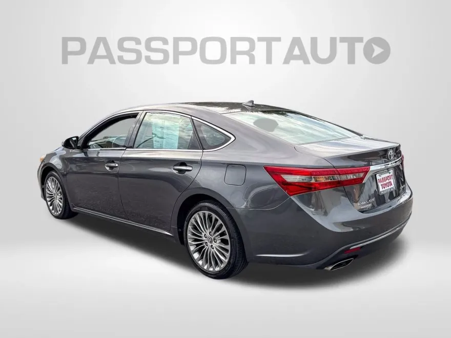 2016 Toyota Avalon Limited photo 1