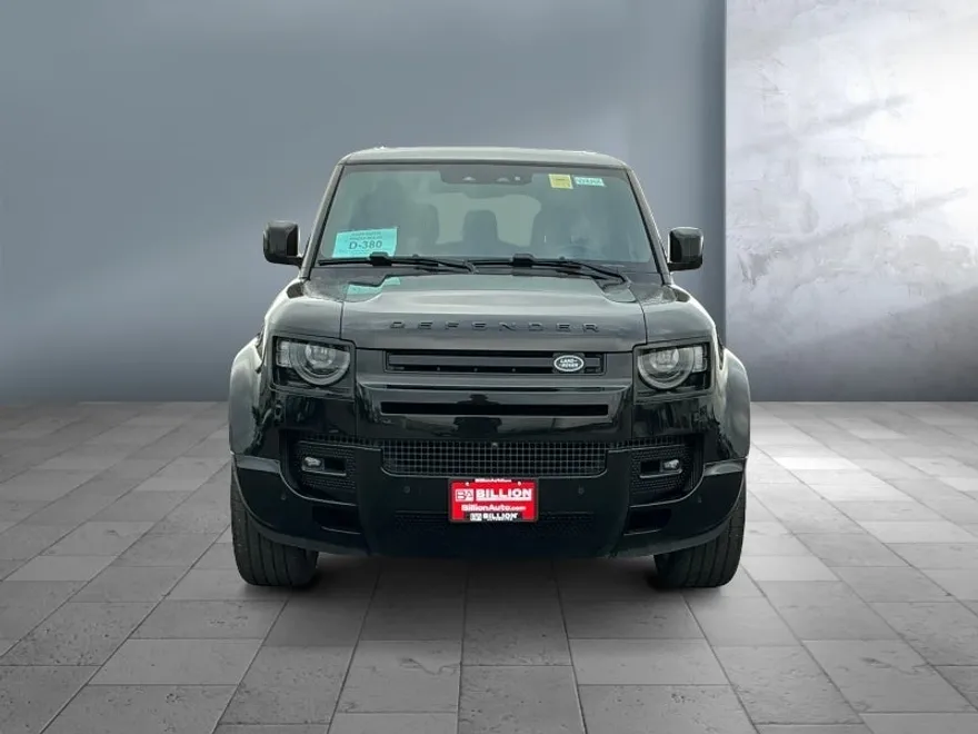 2024 Land Rover Defender X-Dynamic SE photo 1