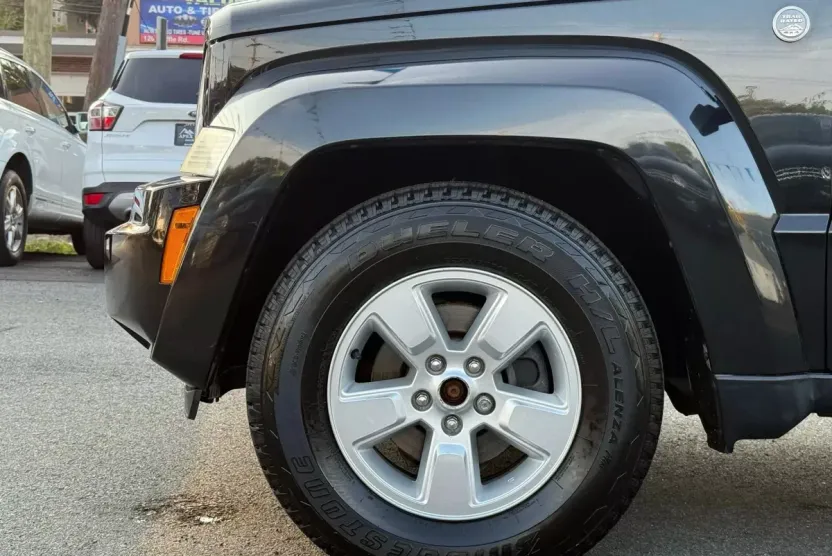 2011 Jeep Liberty Sport photo 1