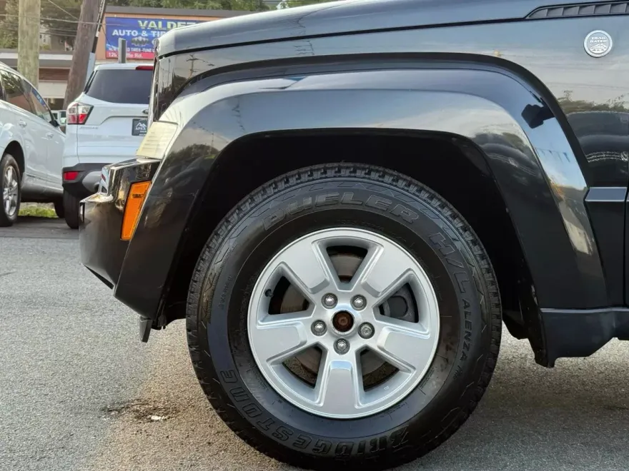 2011 Jeep Liberty Sport photo 1