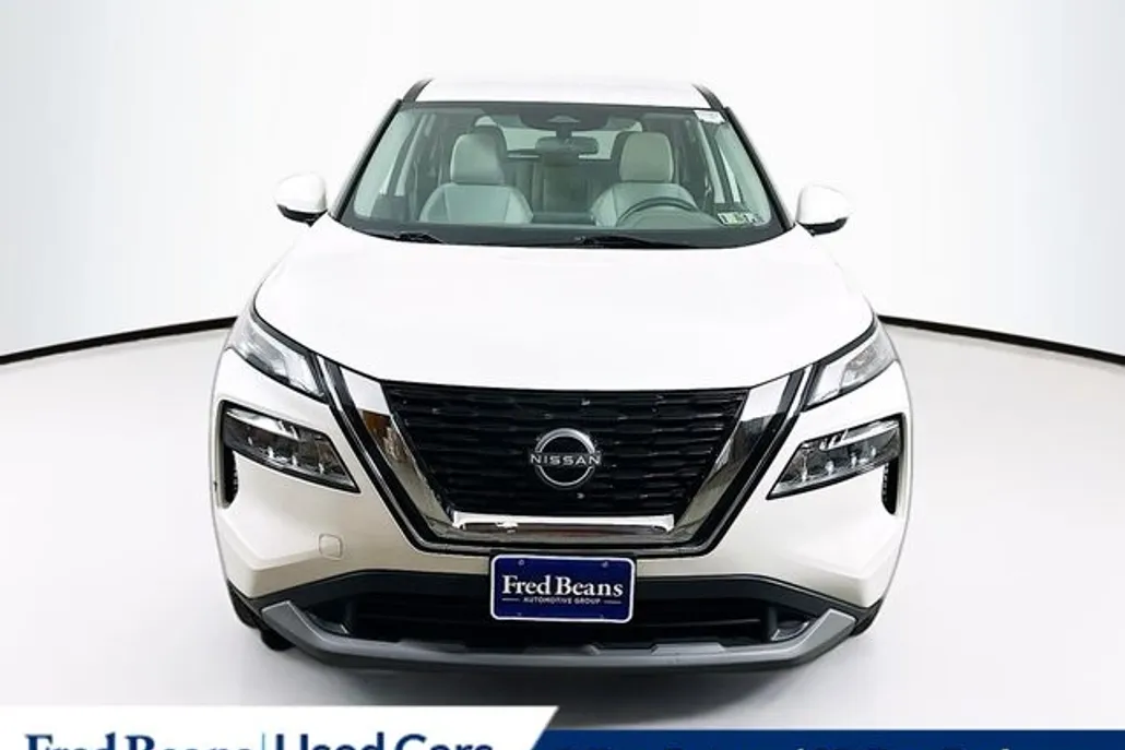 2022 Nissan Rogue SV photo 1