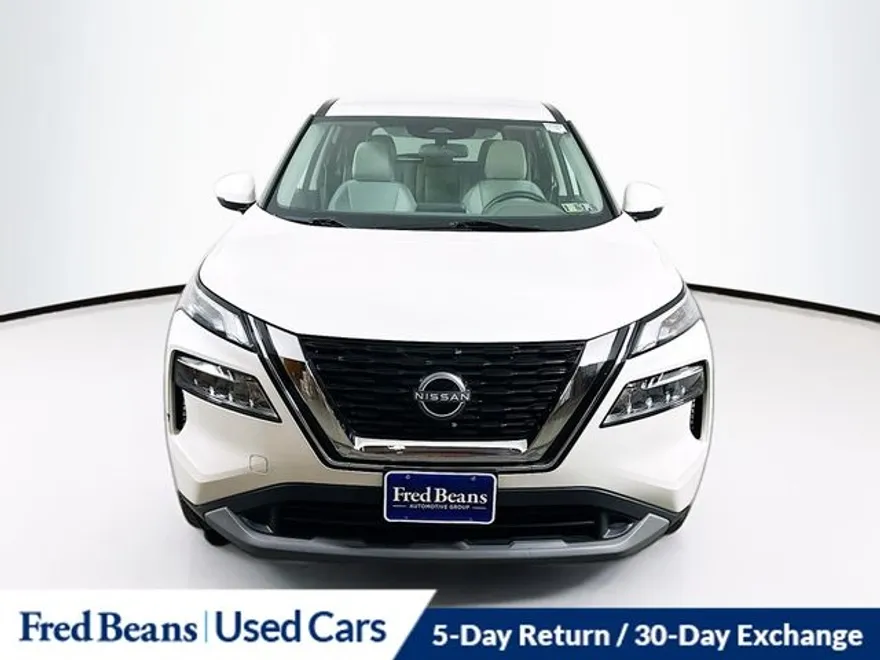 2022 Nissan Rogue SV photo 1
