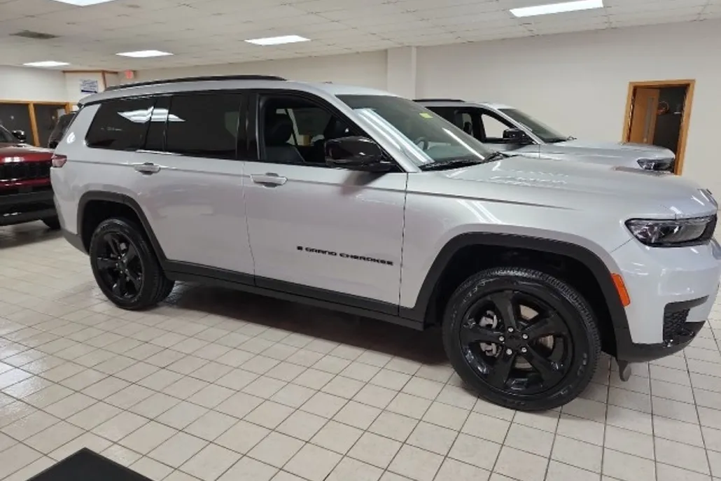 2025 Jeep Grand Cherokee Altitude X photo 1