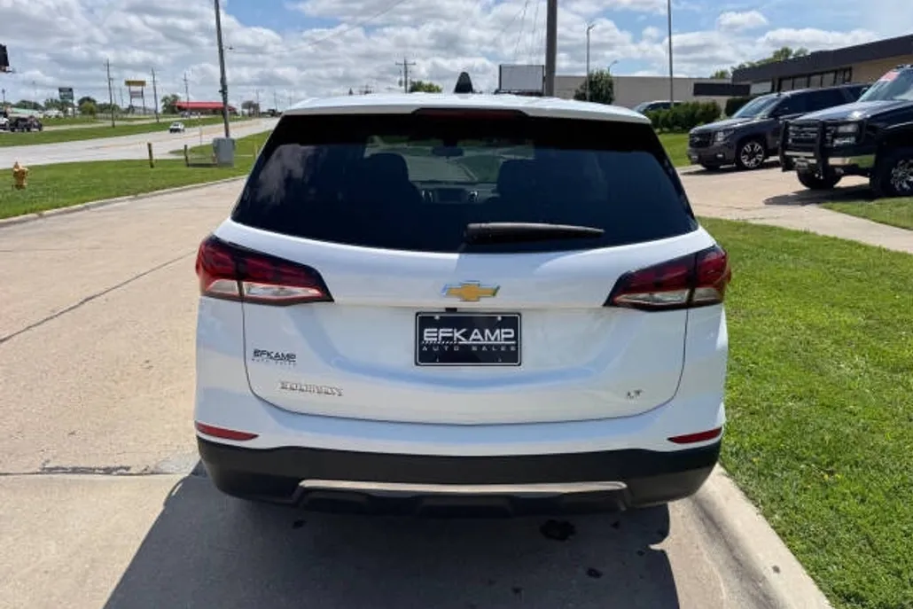 2022 Chevrolet Equinox LT photo 1