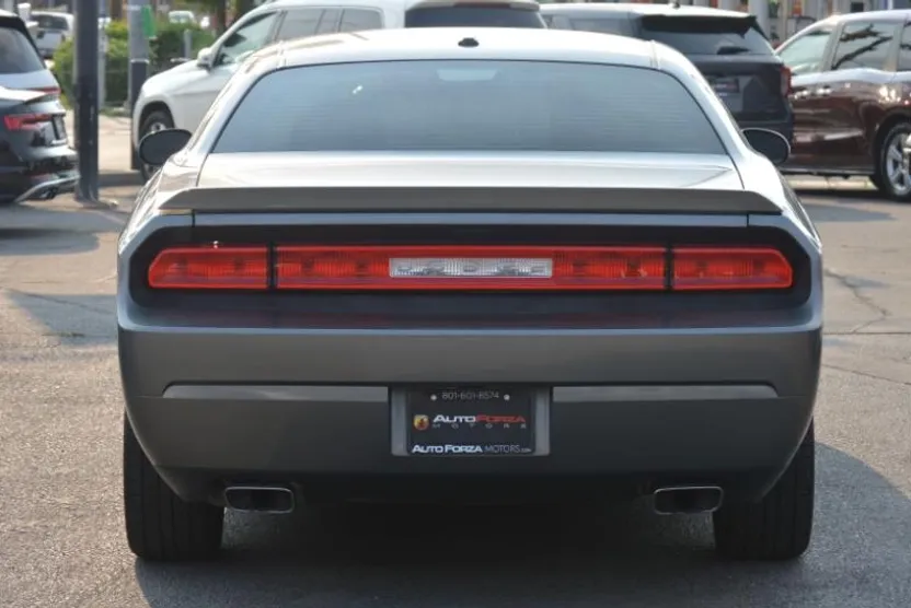 2011 Dodge Challenger R/T photo 1