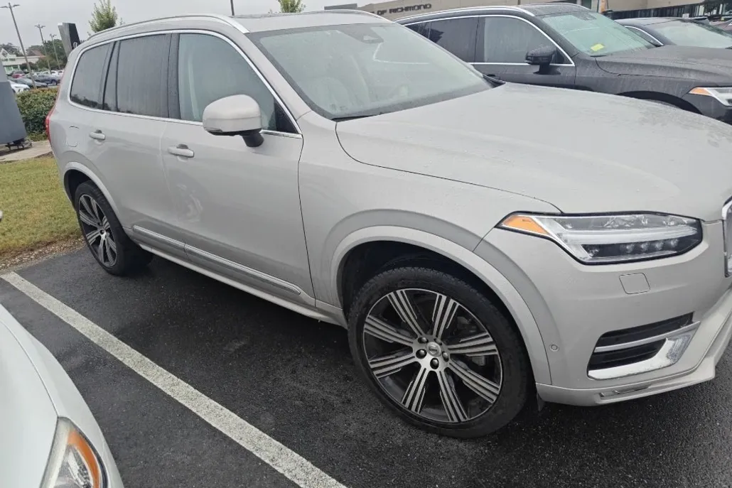 2024 Volvo XC90 Plus photo 1