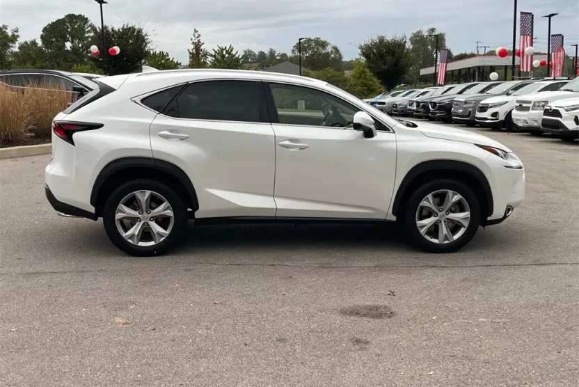 2017 Lexus NX 200t Luxury photo 1