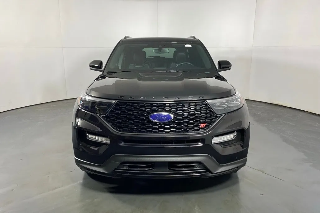 2023 Ford Explorer ST photo 1
