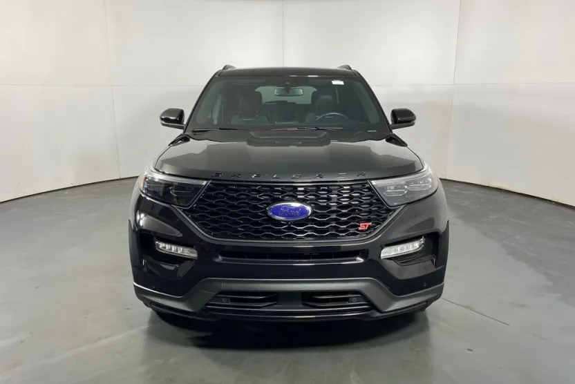 2023 Ford Explorer ST photo 1