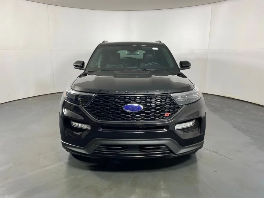 2023 Ford Explorer ST photo 1