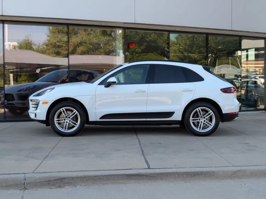 2017 Porsche Macan Base photo 1