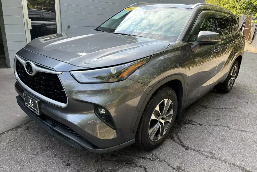 2022 Toyota Highlander XLE photo 1