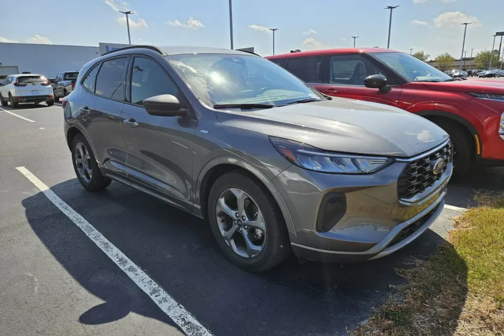2023 Ford Escape ST-Line photo 1